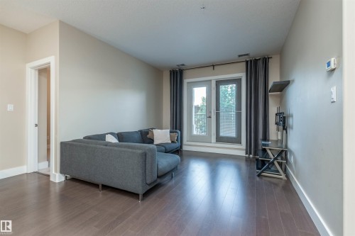 140 6079 Maynard Way, Edmonton, AB - Indoor Photo Showing Living Room