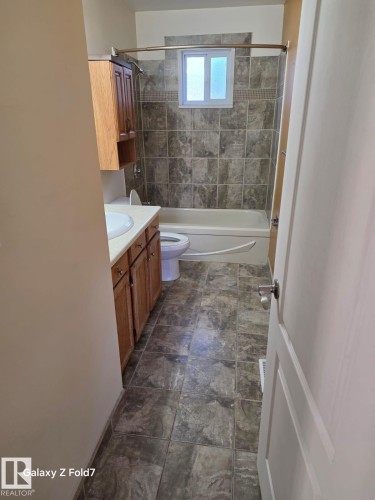 3428 143 Avenue, Edmonton, AB - Indoor Photo Showing Bathroom