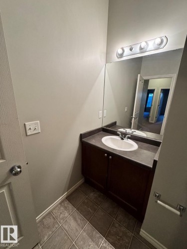 103 3010 33 Avenue, Edmonton, AB - Indoor Photo Showing Bathroom