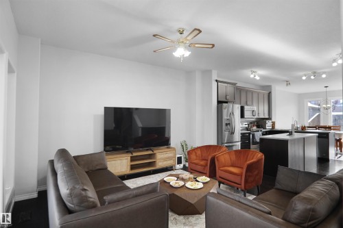 4203 Orchards Drive, Edmonton, AB - Indoor Photo Showing Living Room
