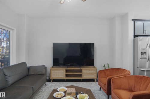 4203 Orchards Drive, Edmonton, AB - Indoor Photo Showing Living Room