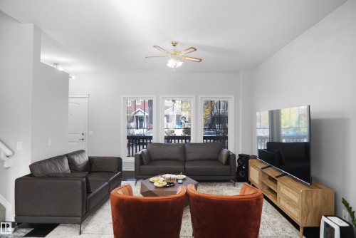 4203 Orchards Drive, Edmonton, AB - Indoor Photo Showing Living Room
