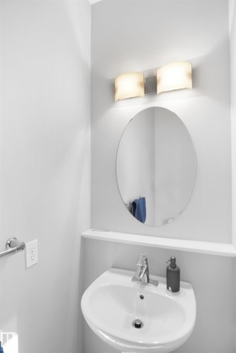 4203 Orchards Drive, Edmonton, AB - Indoor Photo Showing Bathroom