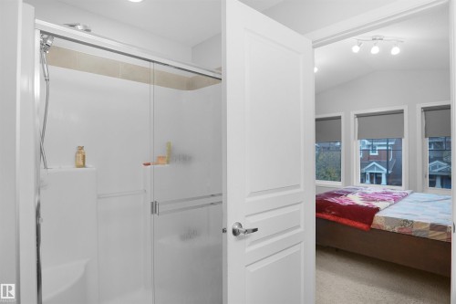 4203 Orchards Drive, Edmonton, AB - Indoor Photo Showing Bedroom