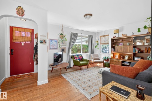 12315 103 Street, Edmonton, AB - Indoor Photo Showing Living Room