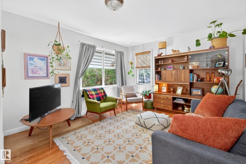12315 103 Street, Edmonton, AB - Indoor Photo Showing Living Room
