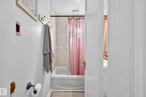 12315 103 Street, Edmonton, AB - Indoor Photo Showing Bathroom