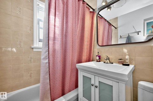 12315 103 Street, Edmonton, AB - Indoor Photo Showing Bathroom