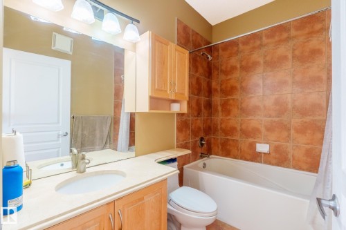 449 4827 104A Street, Edmonton, AB - Indoor Photo Showing Bathroom