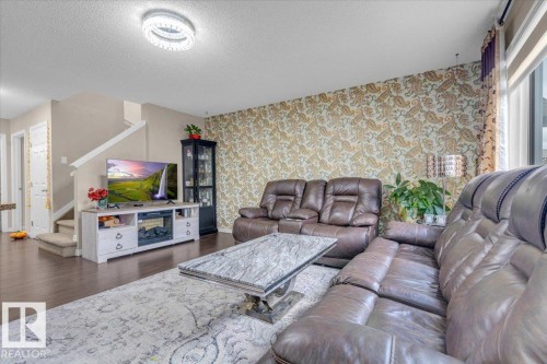 5516 5 Avenue, Edmonton, AB - Indoor Photo Showing Living Room