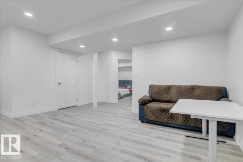 5516 5 Avenue, Edmonton, AB - Indoor