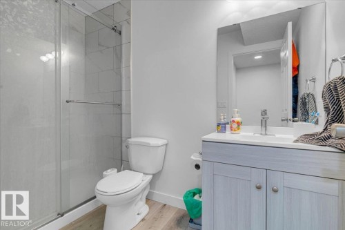 5516 5 Avenue, Edmonton, AB - Indoor Photo Showing Bathroom