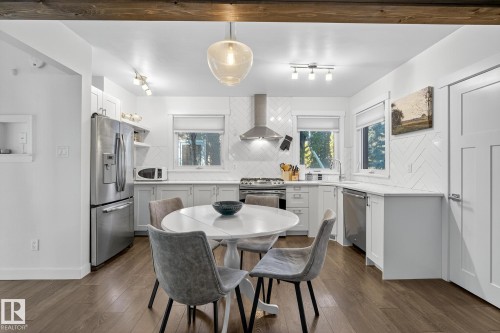 10915 67 Avenue, Edmonton, AB - Indoor