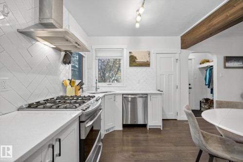 10915 67 Avenue, Edmonton, AB - Indoor Photo Showing Kitchen With Upgraded Kitchen