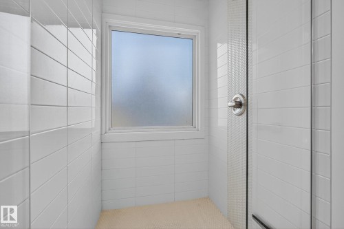 10915 67 Avenue, Edmonton, AB - Indoor Photo Showing Bathroom