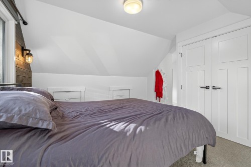 10915 67 Avenue, Edmonton, AB - Indoor Photo Showing Bedroom