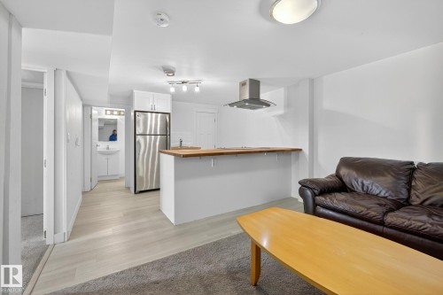 10915 67 Avenue, Edmonton, AB - Indoor