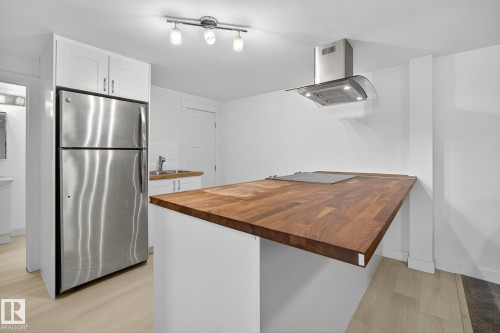 10915 67 Avenue, Edmonton, AB - Indoor Photo Showing Kitchen