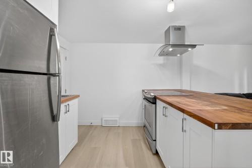 10915 67 Avenue, Edmonton, AB - Indoor Photo Showing Other Room