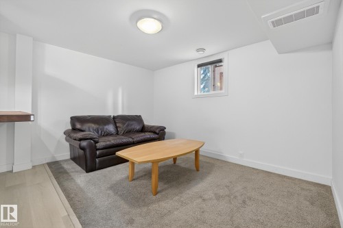 10915 67 Avenue, Edmonton, AB - Indoor