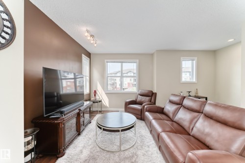 55 655 Watt Boulevard, Edmonton, AB - Indoor Photo Showing Living Room