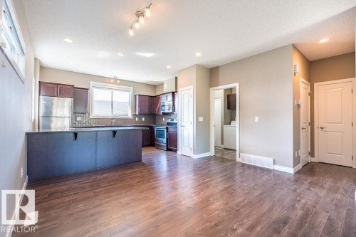 1080 Watt Promenade, Edmonton, AB - Indoor Photo Showing Kitchen With Upgraded Kitchen
