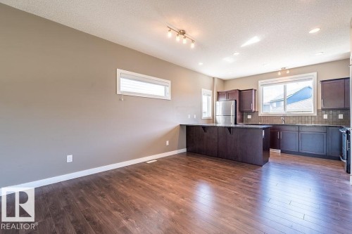 1080 Watt Promenade, Edmonton, AB - Indoor Photo Showing Kitchen