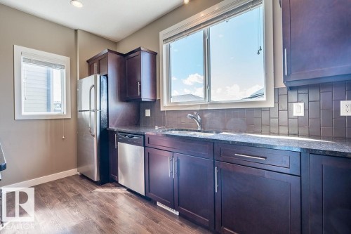 1080 Watt Promenade, Edmonton, AB - Indoor Photo Showing Kitchen With Stainless Steel Kitchen