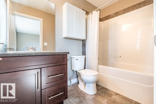 1080 Watt Promenade, Edmonton, AB - Indoor Photo Showing Bathroom