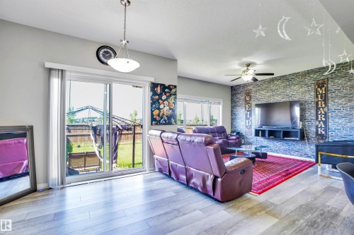 2743 Collins Crescent, Edmonton, AB - Indoor