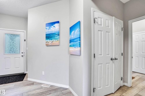 2743 Collins Crescent, Edmonton, AB - Indoor Photo Showing Other Room