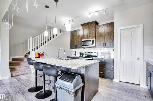 2743 Collins Crescent, Edmonton, AB - Indoor Photo Showing Kitchen With Upgraded Kitchen