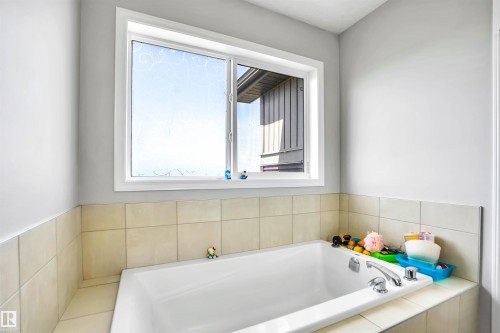 2743 Collins Crescent, Edmonton, AB - Indoor Photo Showing Bathroom