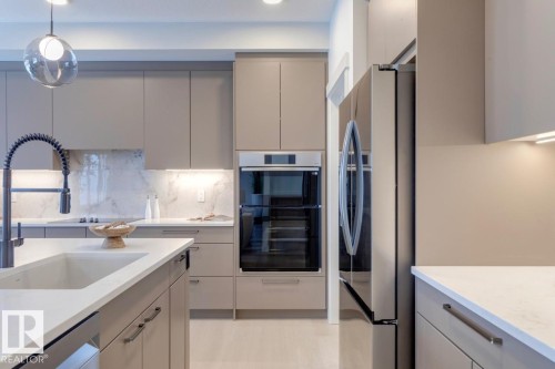3280 Chernowski Way, Edmonton, AB - Indoor Photo Showing Kitchen With Upgraded Kitchen