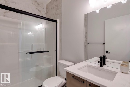 3280 Chernowski Way, Edmonton, AB - Indoor Photo Showing Bathroom