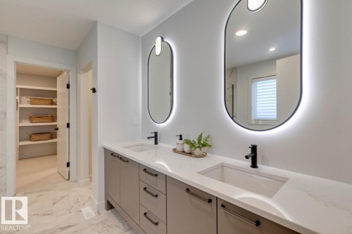 3280 Chernowski Way, Edmonton, AB - Indoor Photo Showing Bathroom