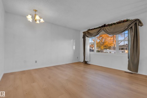 5118 17A Avenue, Edmonton, AB - Indoor Photo Showing Other Room