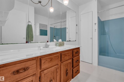 5118 17A Avenue, Edmonton, AB - Indoor Photo Showing Bathroom
