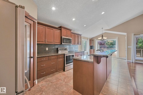 1213 Adamson Drive, Edmonton, AB - Indoor Photo Showing Kitchen