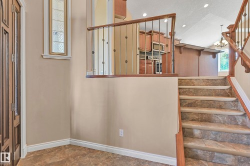 1213 Adamson Drive, Edmonton, AB - Indoor Photo Showing Other Room