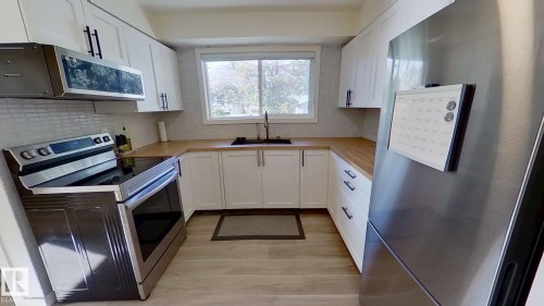 16466 104A Avenue, Edmonton, AB - Indoor Photo Showing Kitchen