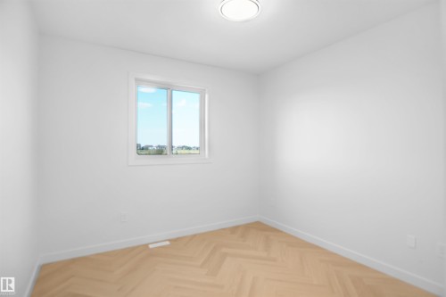11 Trill Point(E), Spruce Grove, AB - Indoor Photo Showing Other Room