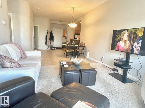 407 4304 139 Avenue, Edmonton, AB - Indoor Photo Showing Living Room