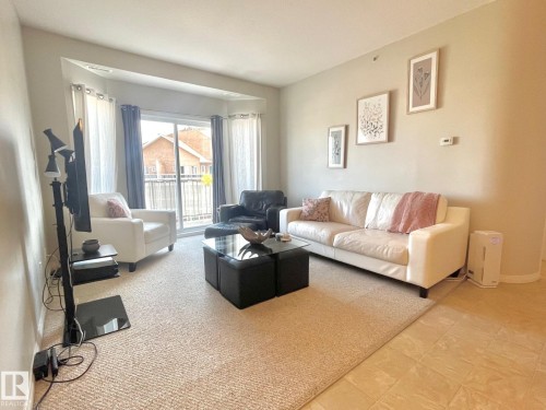 407 4304 139 Avenue, Edmonton, AB - Indoor Photo Showing Living Room