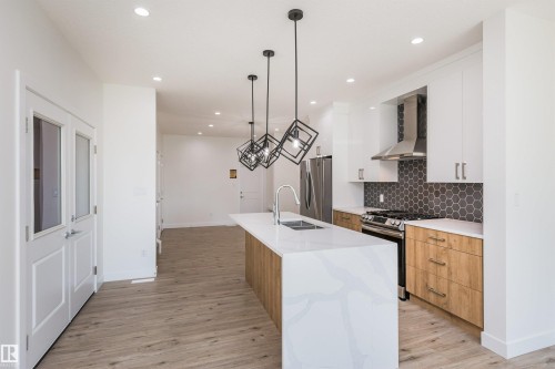 Main 8082 Kiriak Link, Edmonton, AB - Indoor Photo Showing Kitchen With Upgraded Kitchen
