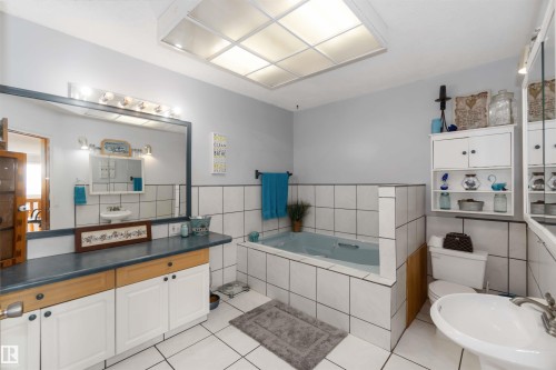 6209 Hwy 633, Rural Lac Ste. Anne County, AB - Indoor Photo Showing Bathroom