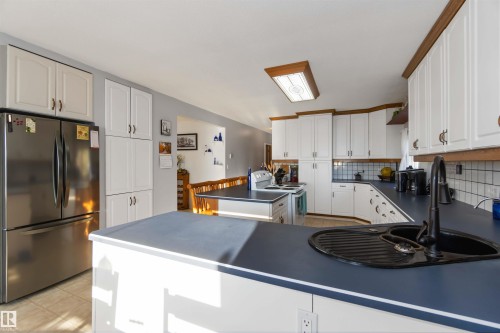 6209 Hwy 633, Rural Lac Ste. Anne County, AB - Indoor Photo Showing Kitchen