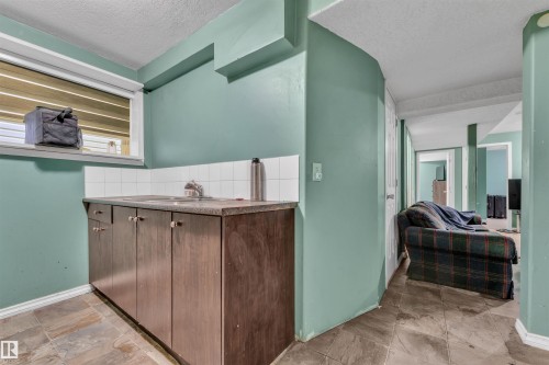 3307 24 Av Nw, Edmonton, AB - Indoor