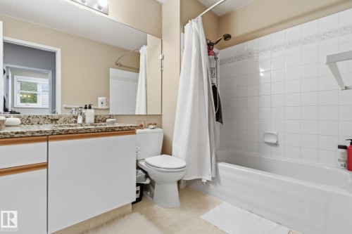 10718 122 Street, Edmonton, AB - Indoor Photo Showing Bathroom