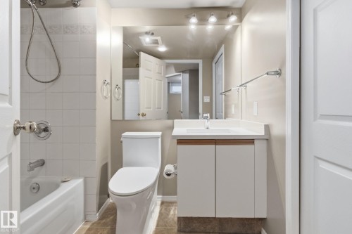 10718 122 Street, Edmonton, AB - Indoor Photo Showing Bathroom